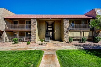 5101 River Glen Dr in Las Vegas, NV - Building Photo - Building Photo