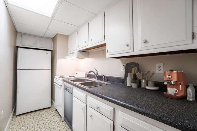 106 W College St in Canonsburg, PA - Building Photo - Building Photo