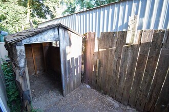 1926 SW Hume Ct in Portland, OR - Building Photo - Building Photo