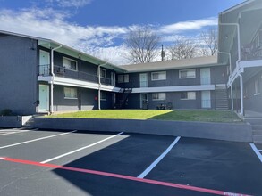 Lakeside Apartments in Taylor, TX - Foto de edificio - Building Photo