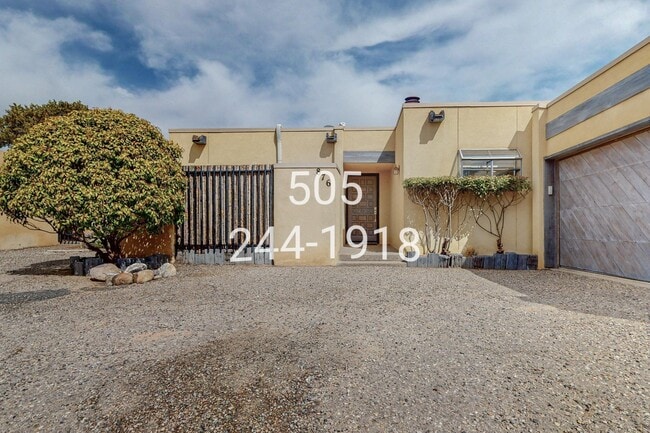 876 Tramway Ln Ct NE in Albuquerque, NM - Building Photo - Building Photo