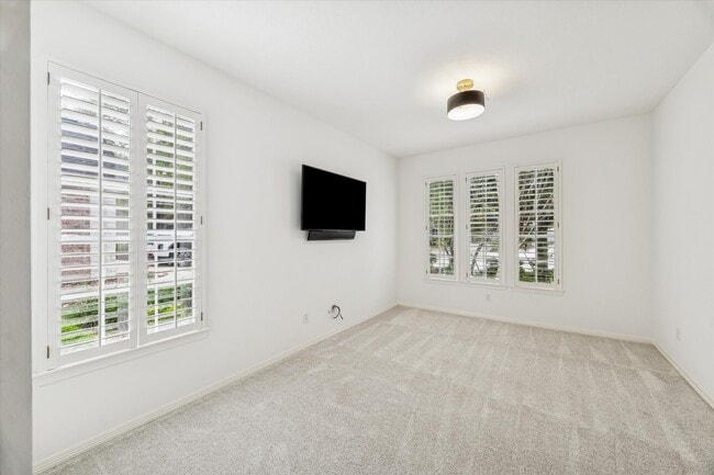 property at 14 Prism Cove Pl