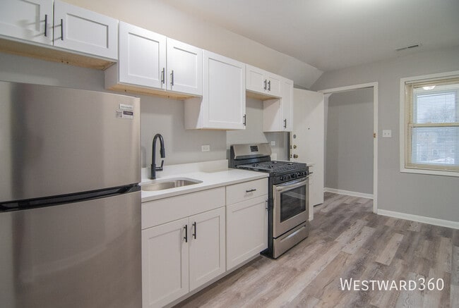501 W Diversey Pkwy in Chicago, IL - Building Photo - Building Photo