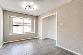 2678 Fairmont Dr in Grand Prairie, TX - Building Photo - Building Photo