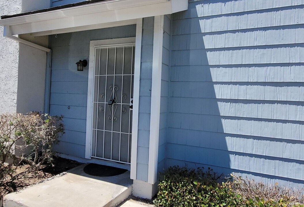 13350 Tiverton Rd in San Diego, CA - Building Photo