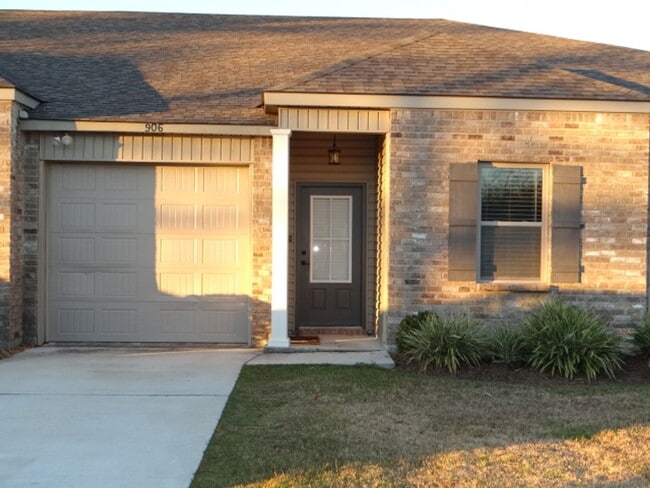 property at 906 W Elrem St