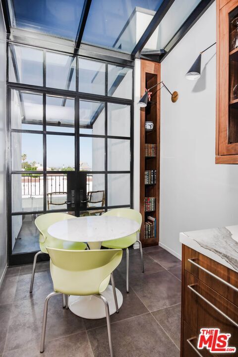 1302 N Sweetzer Ave in West Hollywood, CA - Building Photo - Building Photo