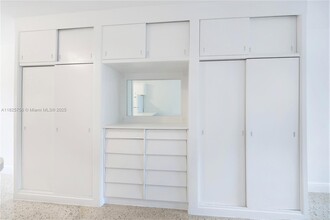 33 Salamanca Ave in Coral Gables, FL - Building Photo - Building Photo