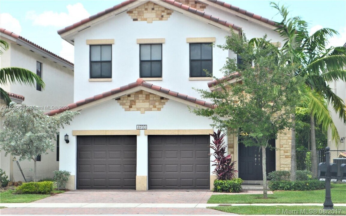 6930 NW 106th Ave in Doral, FL - Building Photo