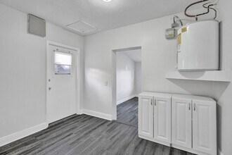 7936 Indigo St in Miramar, FL - Foto de edificio - Building Photo