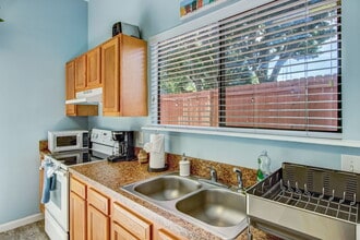 826 5th Ave N, Unit B in Jacksonville Beach, FL - Building Photo - Building Photo
