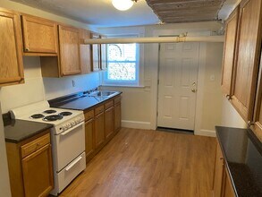 18 Mount Hood Rd, Unit B in Boston, MA - Building Photo - Building Photo