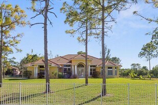 14716 82nd St N in The Acreage, FL - Building Photo