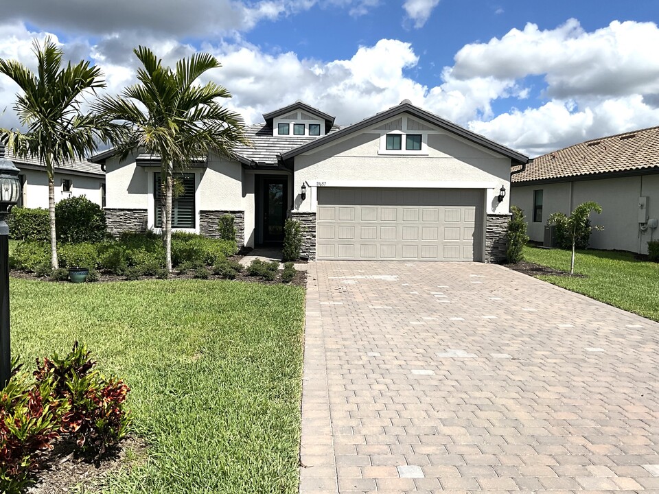 19657 Deming Ln in Estero, FL - Building Photo