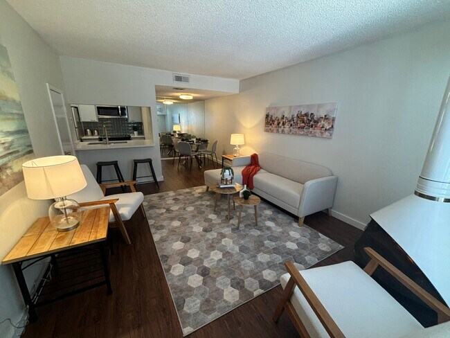 4020 Holland Ave, Unit 212 in Dallas, TX - Building Photo - Building Photo