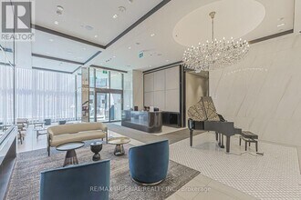 8 Wellesley St W in Toronto, ON - Building Photo - Building Photo