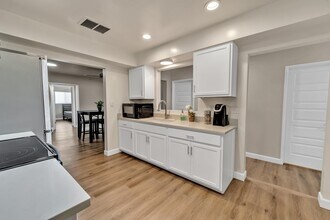 1701 W Hazelwood St in Phoenix, AZ - Foto de edificio - Building Photo