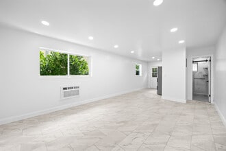 411 SE 3rd Ave in Hallandale Beach, FL - Building Photo - Building Photo