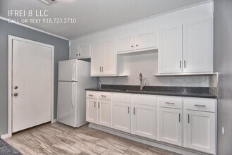 1557 N Irvington Ave in Tulsa, OK - Building Photo - Building Photo