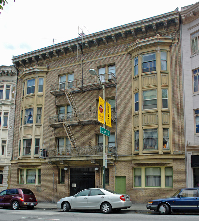 Castleton Apartments in San Francisco, CA - Building Photo