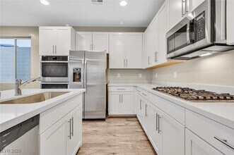 889 Cirrus Cloud Ave in Las Vegas, NV - Building Photo - Building Photo