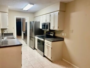 100 W Village Blvd in Laredo, TX - Building Photo - Building Photo