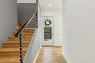 2724 Hondo Ave in Dallas, TX - Building Photo - Building Photo