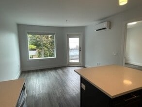 210 First Ave W in Qualicum Beach, BC - Building Photo - Building Photo