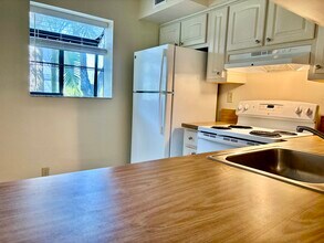 2717 S Oakland Forest Dr, Unit 104 in Oakland Park, FL - Foto de edificio - Building Photo