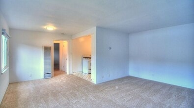 1549 San Carlos Ave in San Carlos, CA - Building Photo - Building Photo