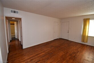 304 N 14th St-Unit -A in Las Vegas, NV - Building Photo - Building Photo