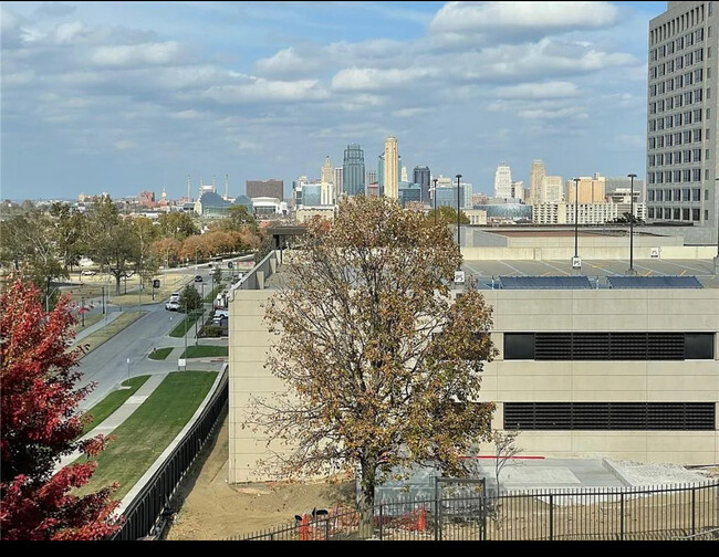 2940 Baltimore Ave, Unit Yellow stone in Kansas City, MO - Building Photo - Building Photo