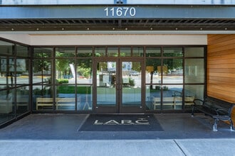 LARC at Burien (Senior Housing 55+) in Burien, WA - Foto de edificio - Building Photo