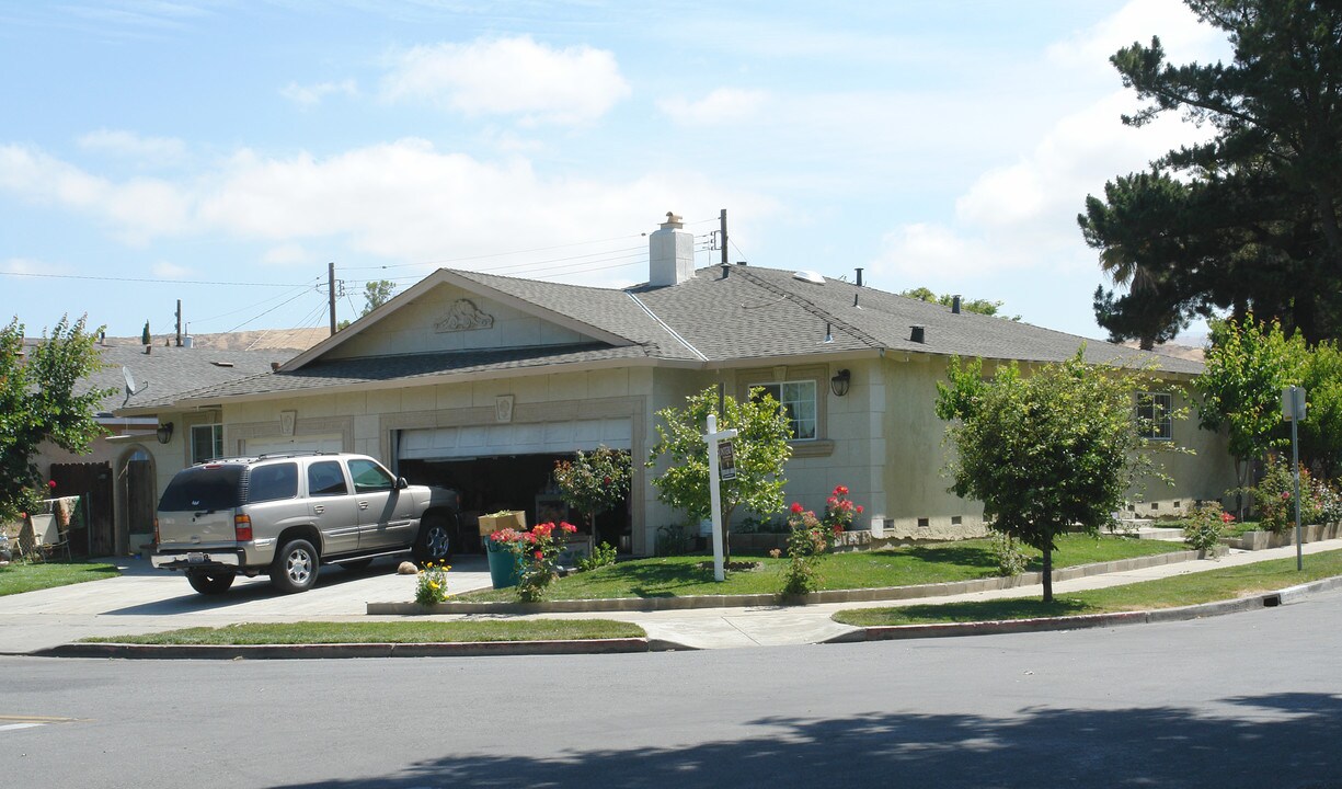 5182-5184 Giusti Dr in San Jose, CA - Building Photo