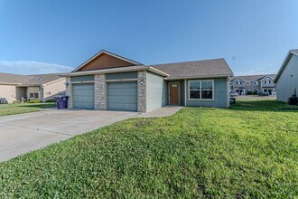 504 Northfield Rd in Manhattan, KS - Building Photo - Building Photo