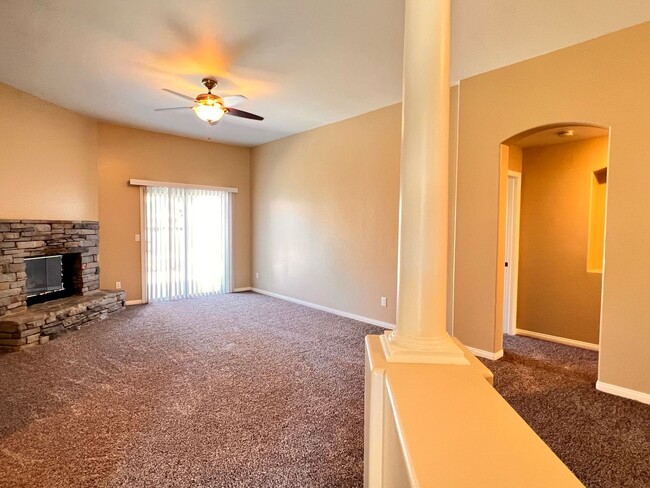 8304 Essex Ct in Bakersfield, CA - Building Photo - Building Photo