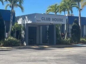 2580 Barkley Dr E in West Palm Beach, FL - Building Photo - Building Photo
