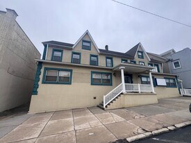 218 Delaware Ave in Palmerton, PA - Building Photo