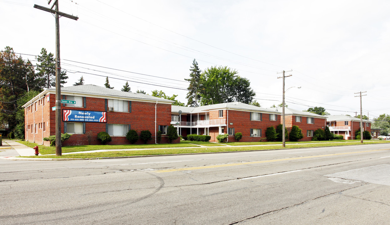 Park Plaza Apartments in Detroit, MI - Building Photo