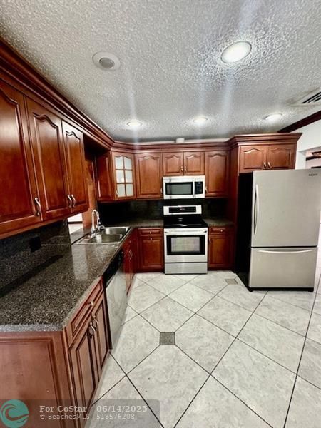 9531 NW 8th St in Pembroke Pines, FL - Building Photo - Building Photo