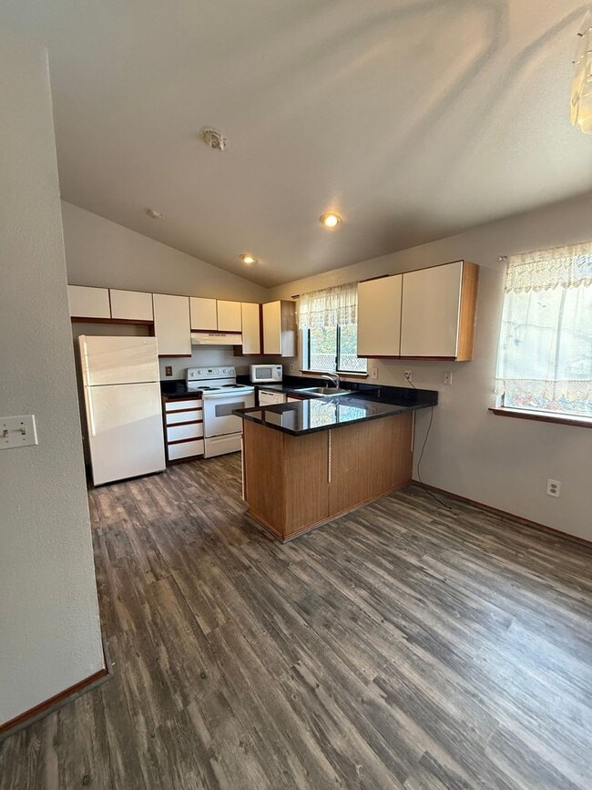 2024 SE 8th Dr in Renton, WA - Building Photo - Building Photo