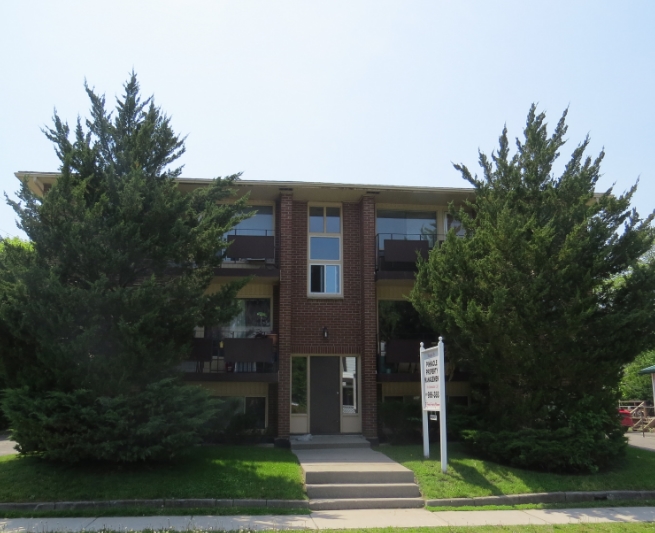 8 Ritchie Ave in Belleville, ON - Building Photo