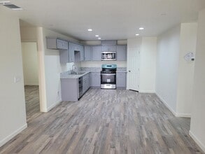 1800 Dover St in Delano, CA - Building Photo - Building Photo