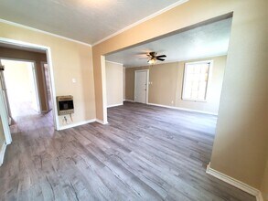 1878 Delaware St in Beaumont, TX - Building Photo - Building Photo