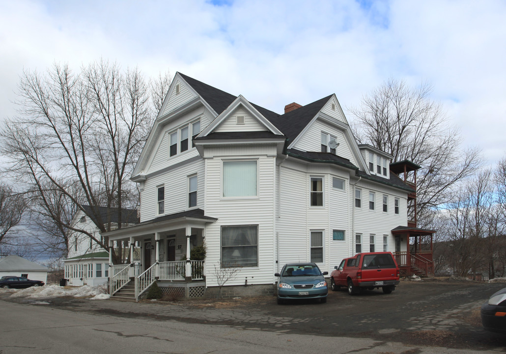 27 Crosby St in Augusta, ME - Foto de edificio