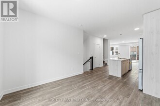 12 Mermot Ln in Markham, ON - Building Photo - Building Photo