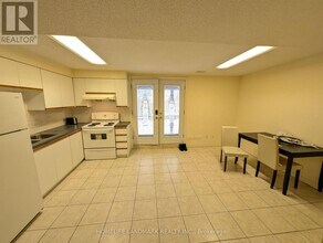 26 Ashglen Ct in Toronto, ON - Building Photo - Building Photo