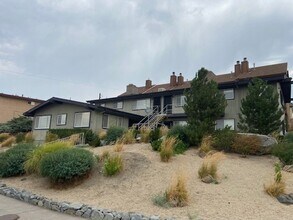 307 Moraine Way in Reno, NV - Building Photo - Building Photo