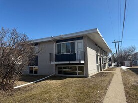 8705-8152 152 St NW in Edmonton, AB - Building Photo