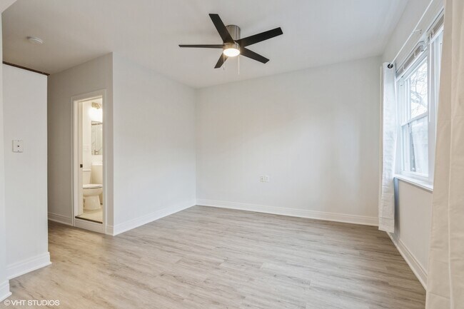3119 N Oakley Ave-Unit -1 in Chicago, IL - Building Photo - Building Photo